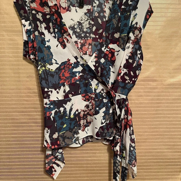 BCBGMAXAZARIA~WRAP BLOUSE~ XS-/ SMALL~ - Picture 3 of 7